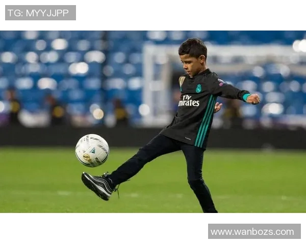 小K足球之路：从青涩少年到全球球迷心中的传奇巨星